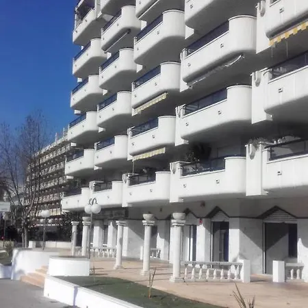 Comfortable In With Shared Pool 52 M² * Salou