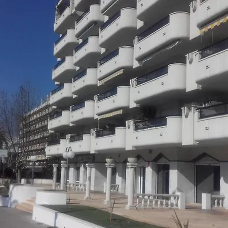 Comfortable In With Shared Pool - 52 M² *