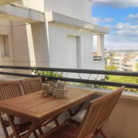 Comfortable In With Shared Pool 52 M² Apartment *
